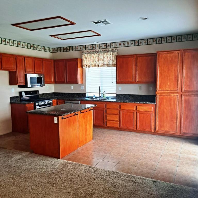 43009 Manchester Ct - Photo 3 of 10