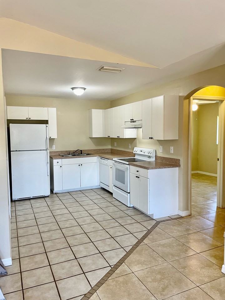 6064 Lacota Ave #6064 - Photo 3 of 16
