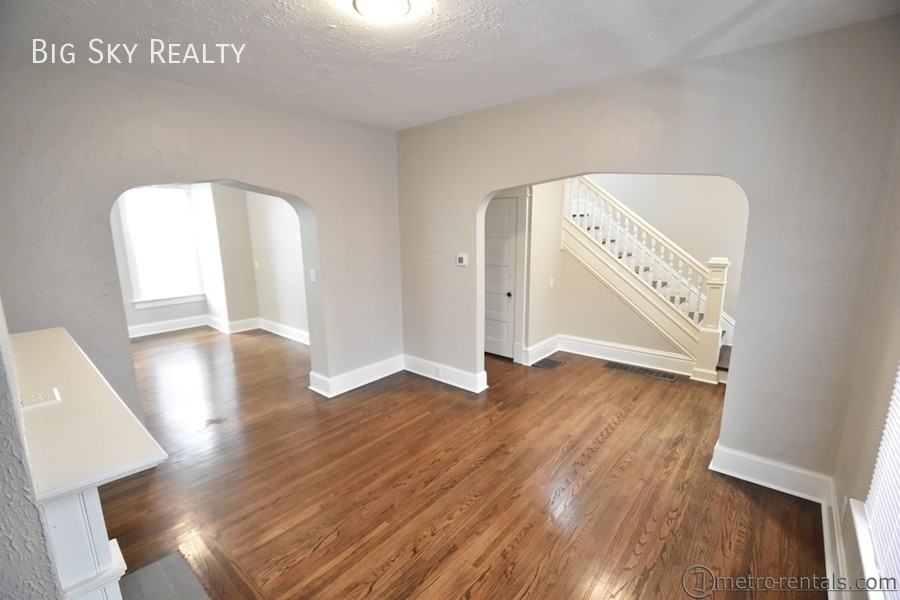 209 E Mithoff St - Photo 2 of 34