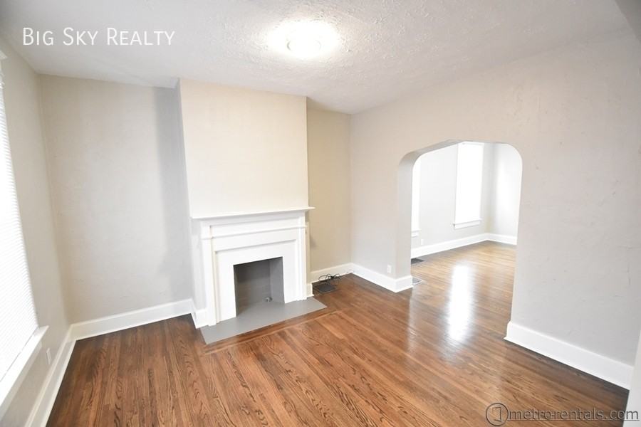 209 E Mithoff St - Photo 3 of 34