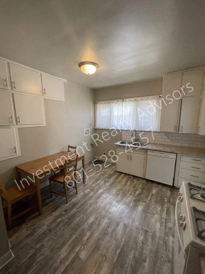 386 N 500 E - Photo 3 of 12