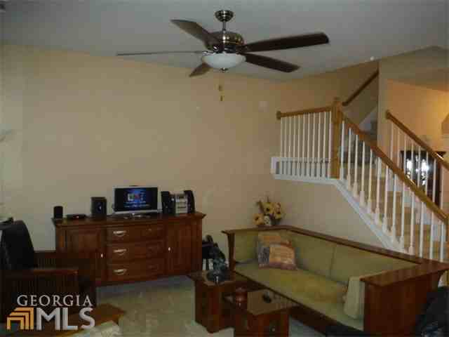 1122 Treymont Ln SW - Photo 3 of 11