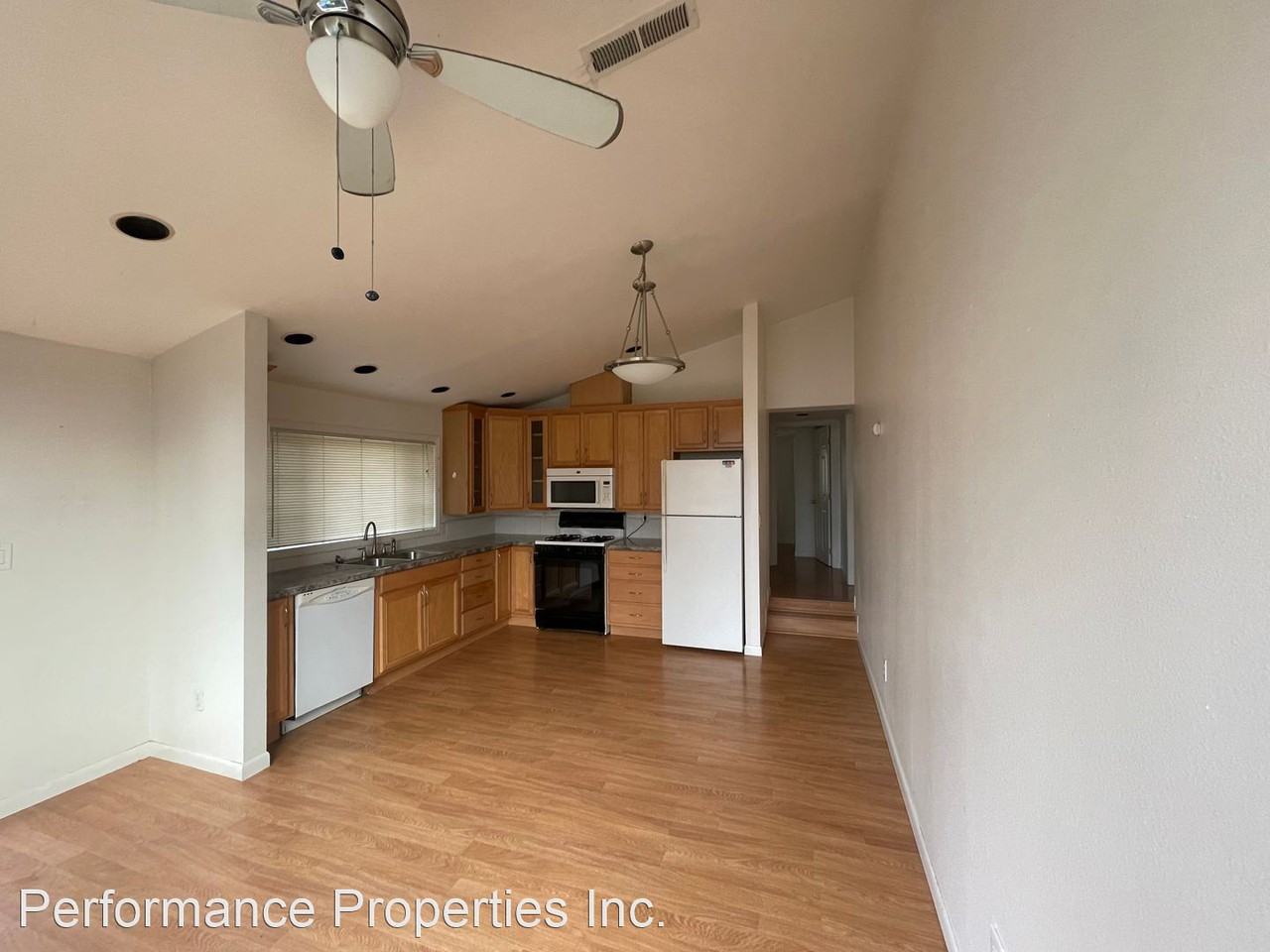 6830 Se 50th Ave - Photo 2 of 18