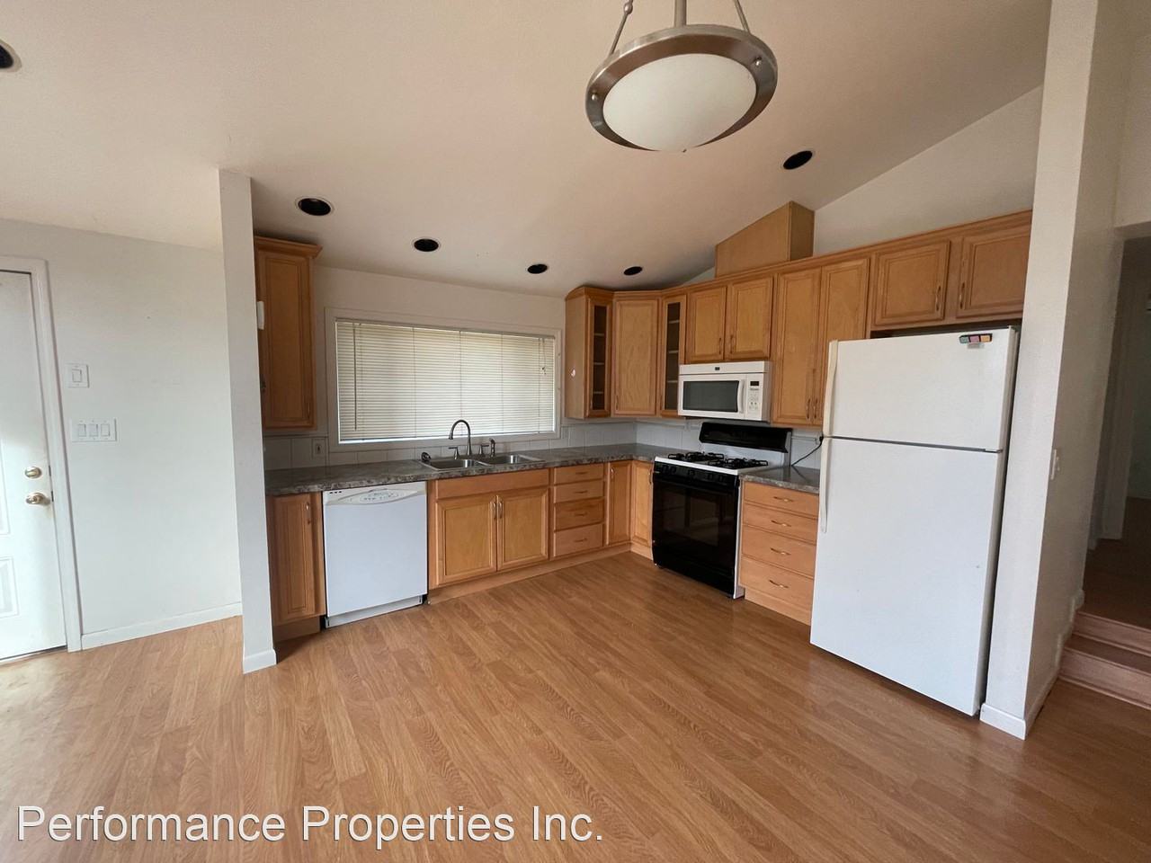 6830 Se 50th Ave - Photo 3 of 18