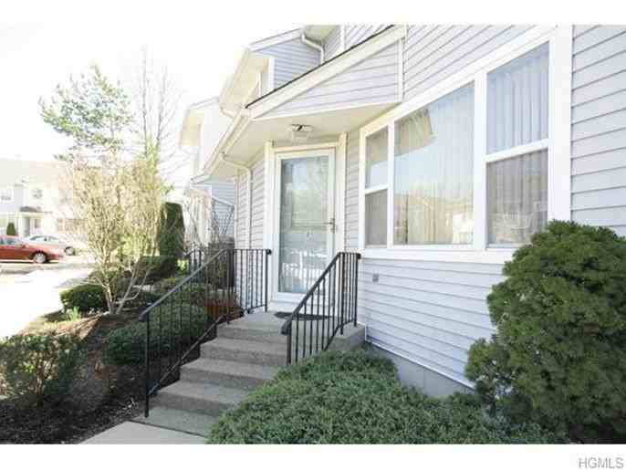 8 Trafalgar Ct - Photo 2 of 15