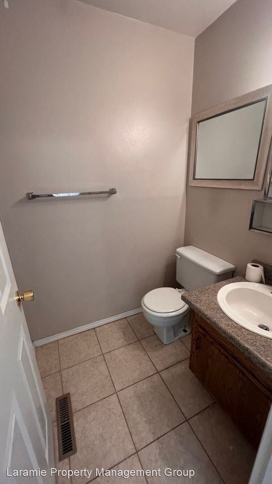 1170 N 19th St - Photo 2 of 20