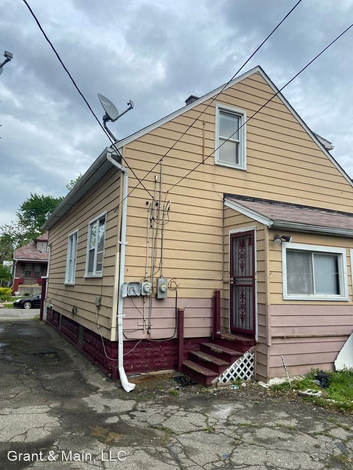 13929 Arlington - Photo 2 of 11