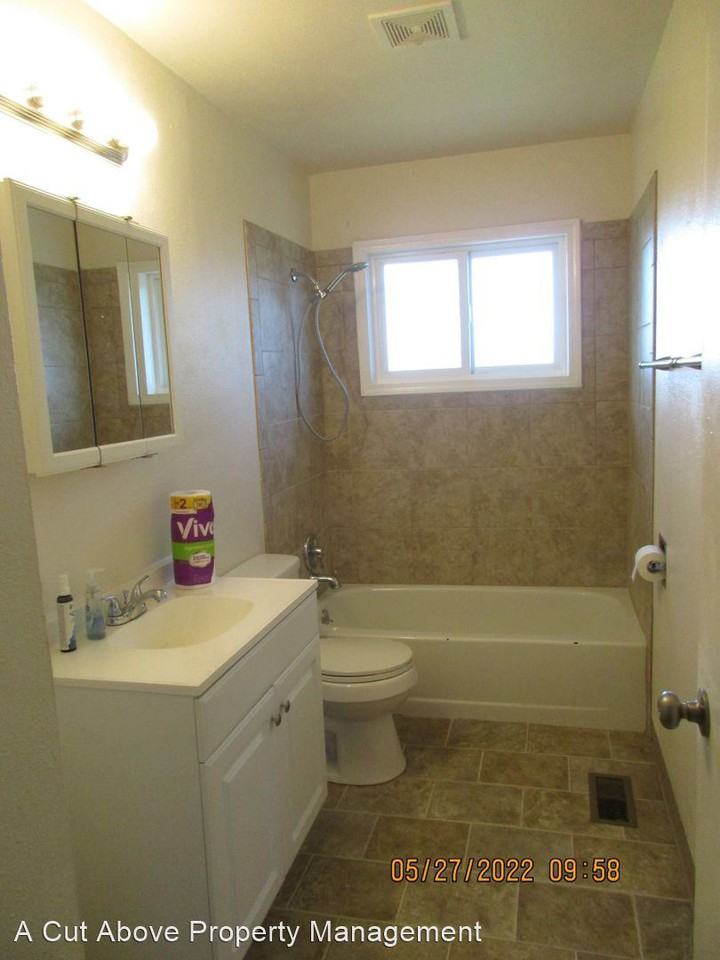 213 Kiva Rd - Photo 2 of 12