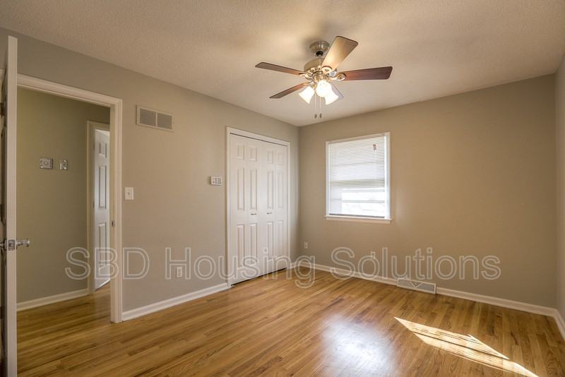 6720 East 134th Street - Photo 3 of 8