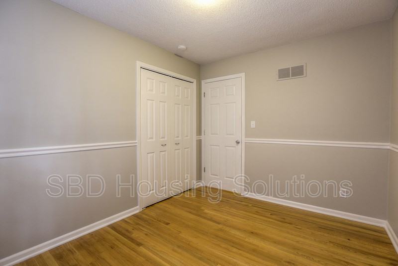 6720 East 134th Street - Photo 4 of 8