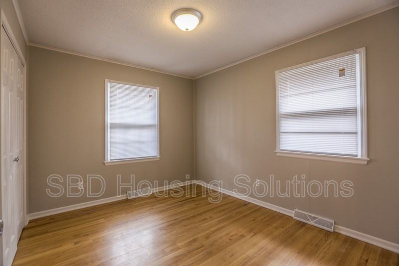 6720 East 134th Street - Photo 5 of 8