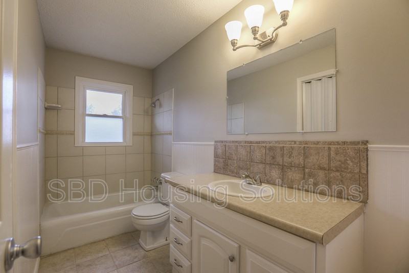 6720 East 134th Street - Photo 6 of 8