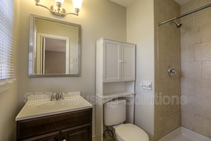 6720 East 134th Street - Photo 7 of 8