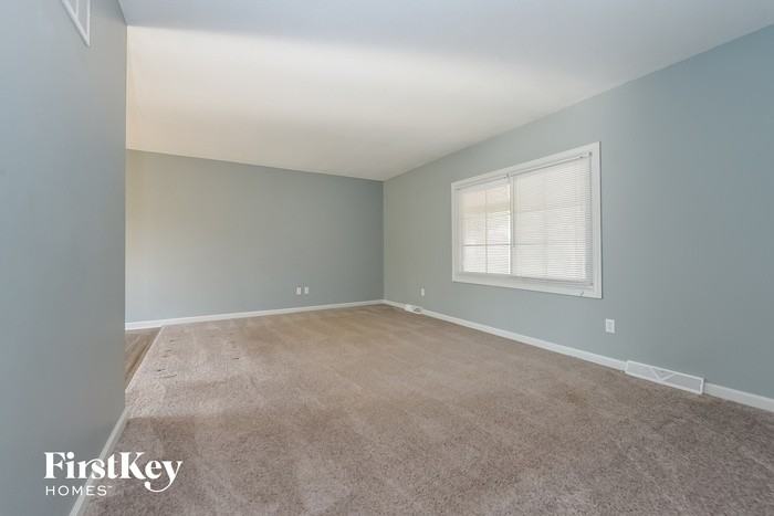 5605 N Potter Ave - Photo 3 of 15