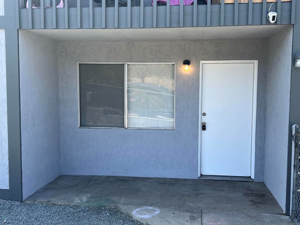 1402 E 14th St #1 - Photo 4 of 19