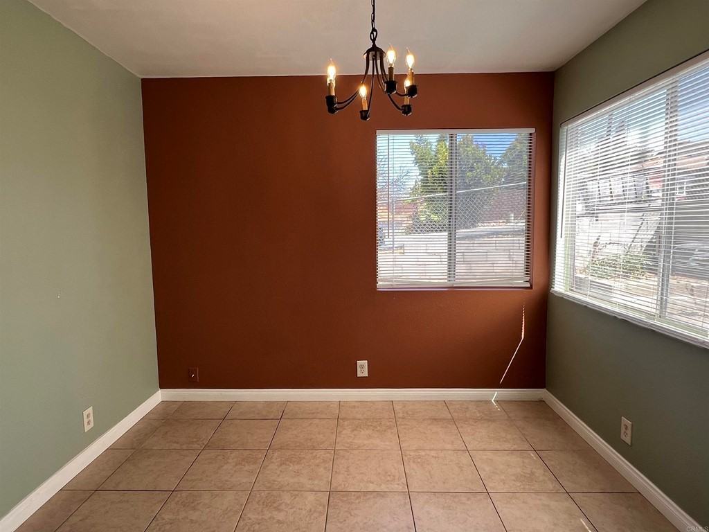 1402 E 14th St #1 - Photo 7 of 19