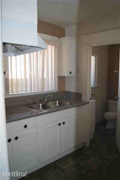 4706 1/2 S Vermont Ave - Photo 3 of 11