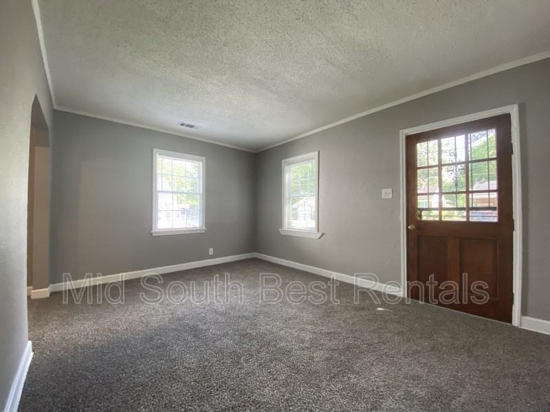 3552 Rockwood Ave - Photo 2 of 8