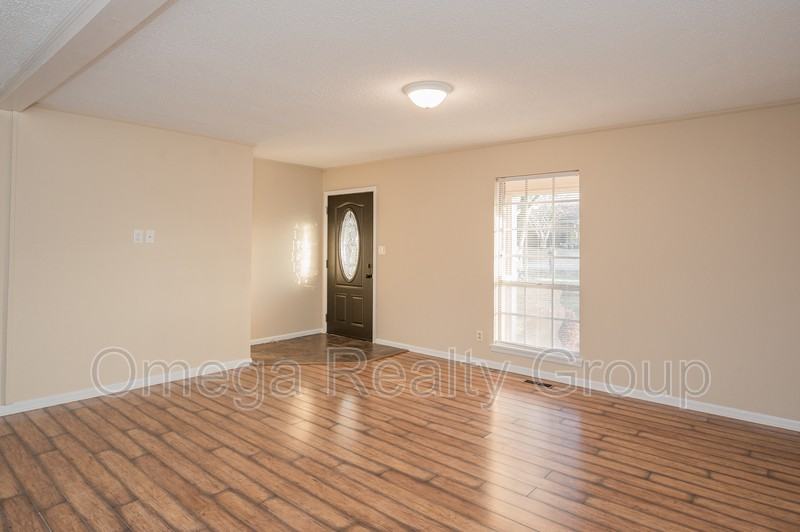 3166 Jenkins Cir S - Photo 4 of 31
