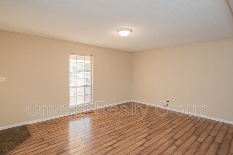 3166 Jenkins Cir S - Photo 5 of 31