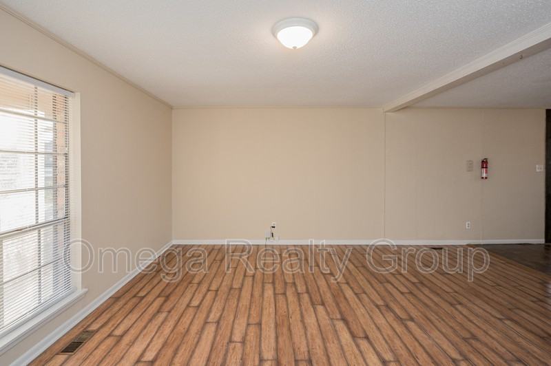 3166 Jenkins Cir S - Photo 6 of 31