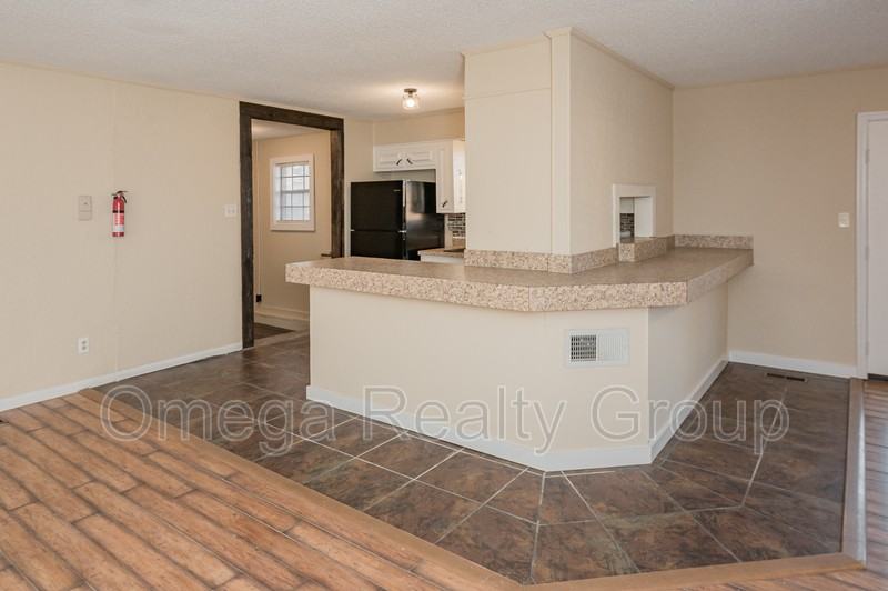 3166 Jenkins Cir S - Photo 7 of 31