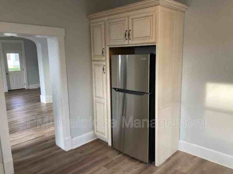 101 W 1st St - Photo 3 of 7