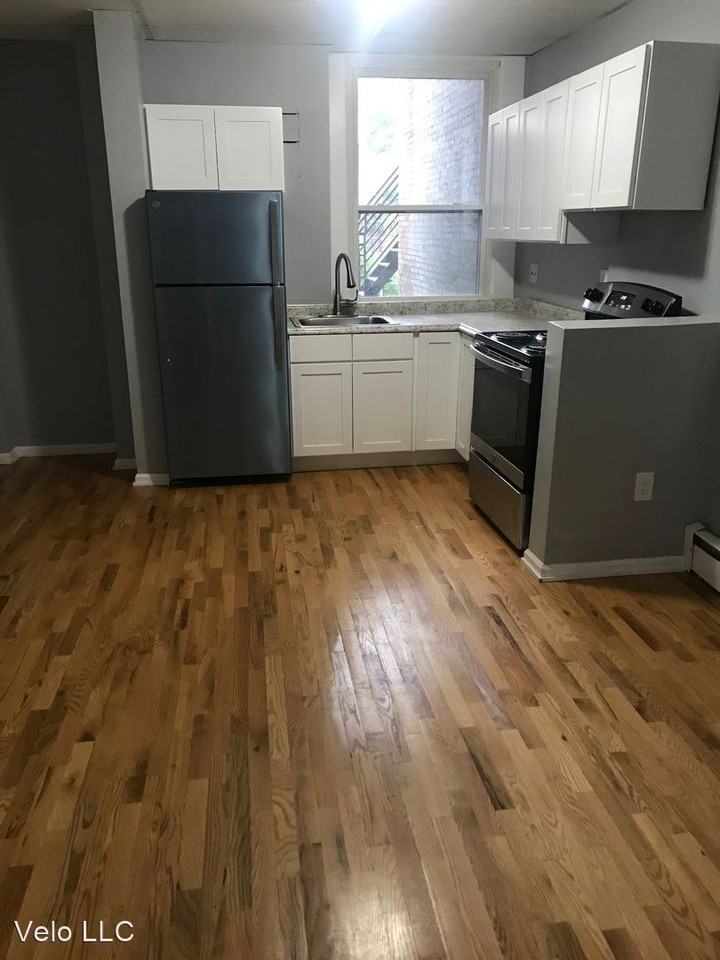 133 Howe Street - Photo 2 of 10