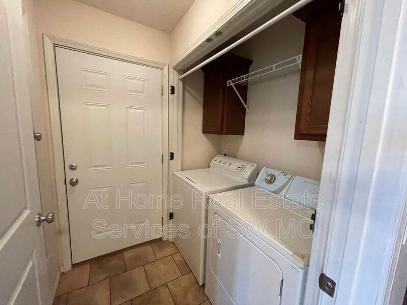 3173 W Wakefield St - Photo 3 of 13