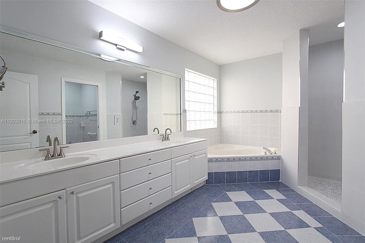 16600 Sw 91st Ter - Photo 2 of 10