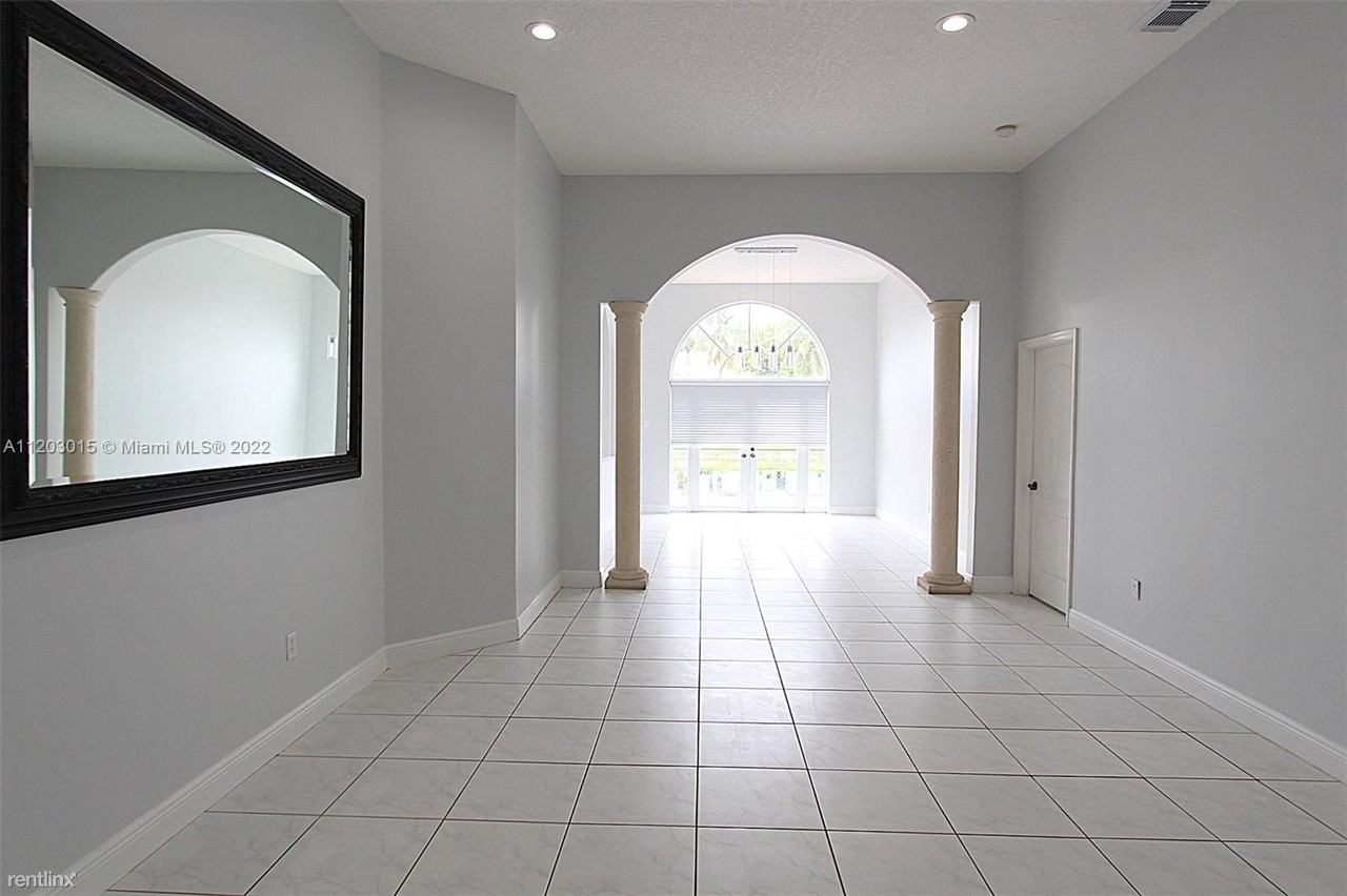 16600 Sw 91st Ter - Photo 3 of 10