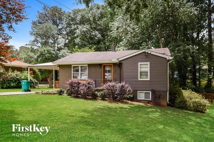 1040 Pinehurst Dr Se - Photo 2 of 15