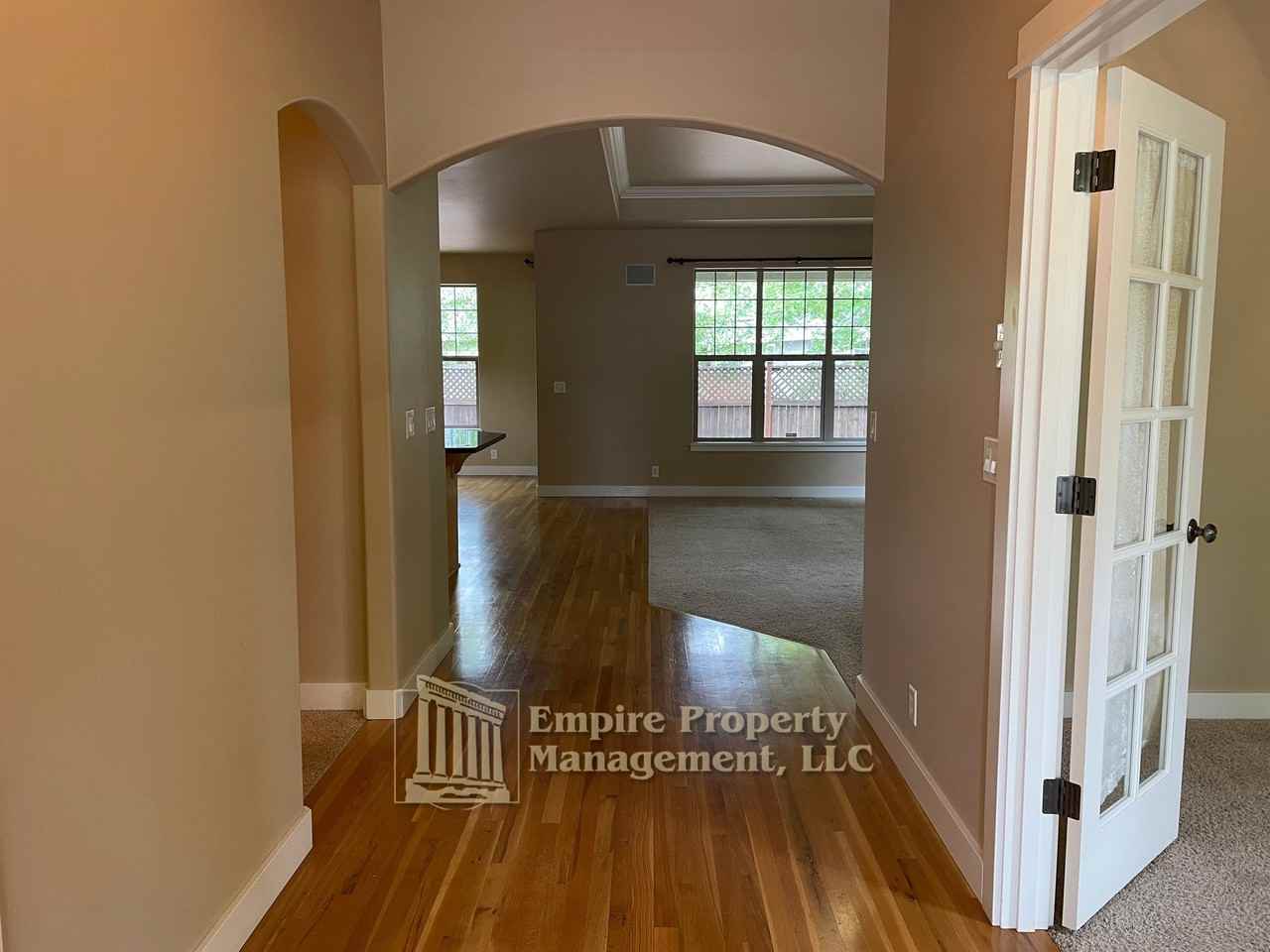 121 Willow Springs Dr #1 - Photo 3 of 18