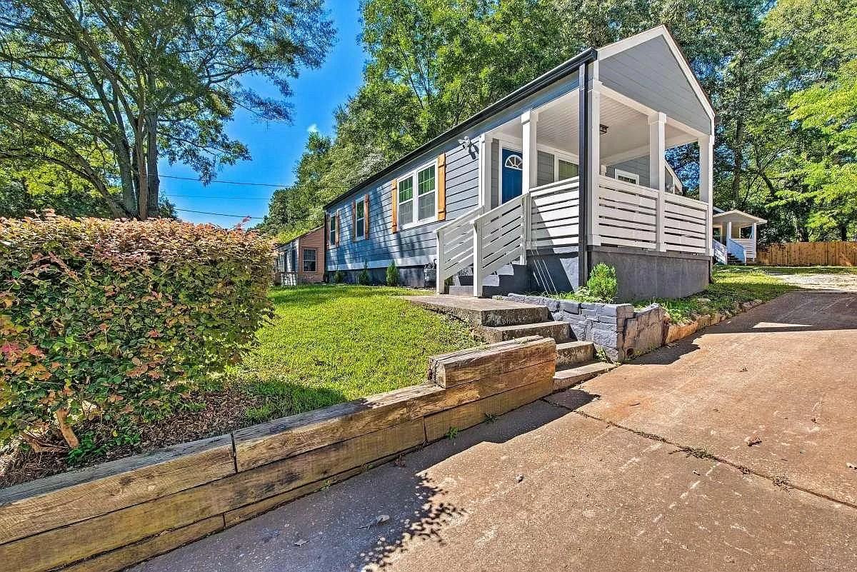 1093 Edgefield Dr Sw - Photo 3 of 23