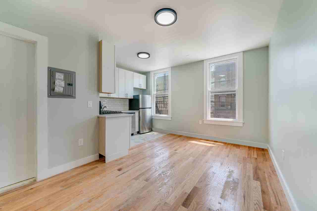1139 Summit AveApartment 4 #1139-4 - Photo 4 of 11