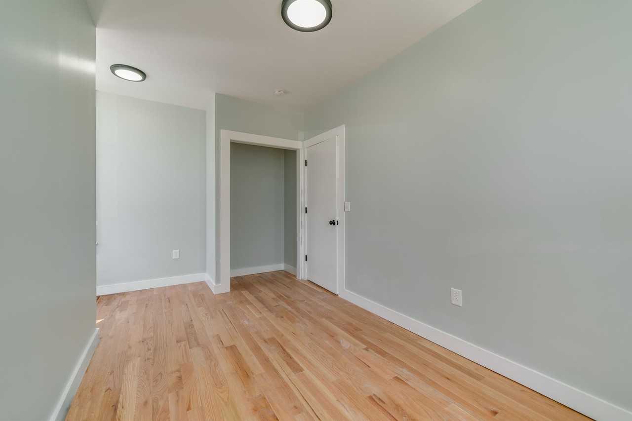 1139 Summit AveApartment 4 #1139-4 - Photo 7 of 11