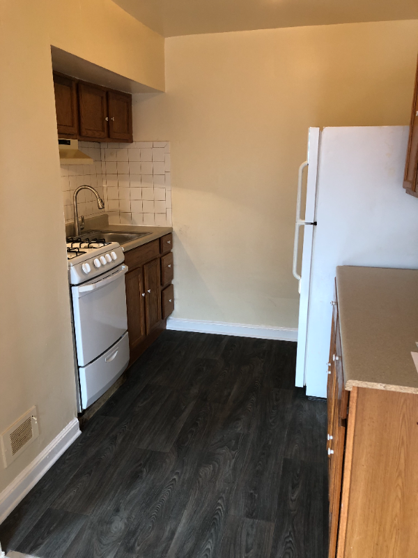 21 Elsmere Blvd #B - Photo 3 of 11