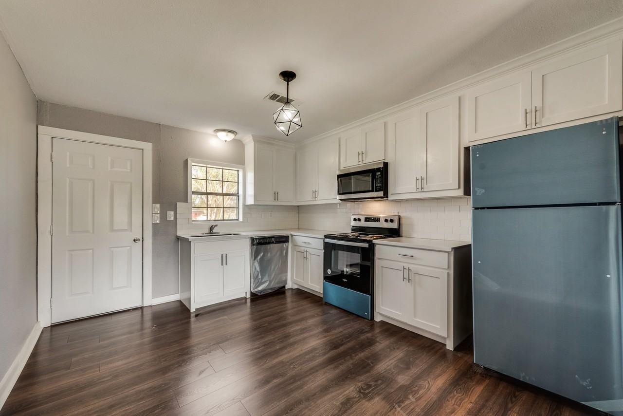 111 Kelly Ln - Photo 3 of 12