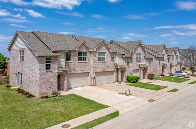 2320 Calendar Ct - Photo 3 of 4