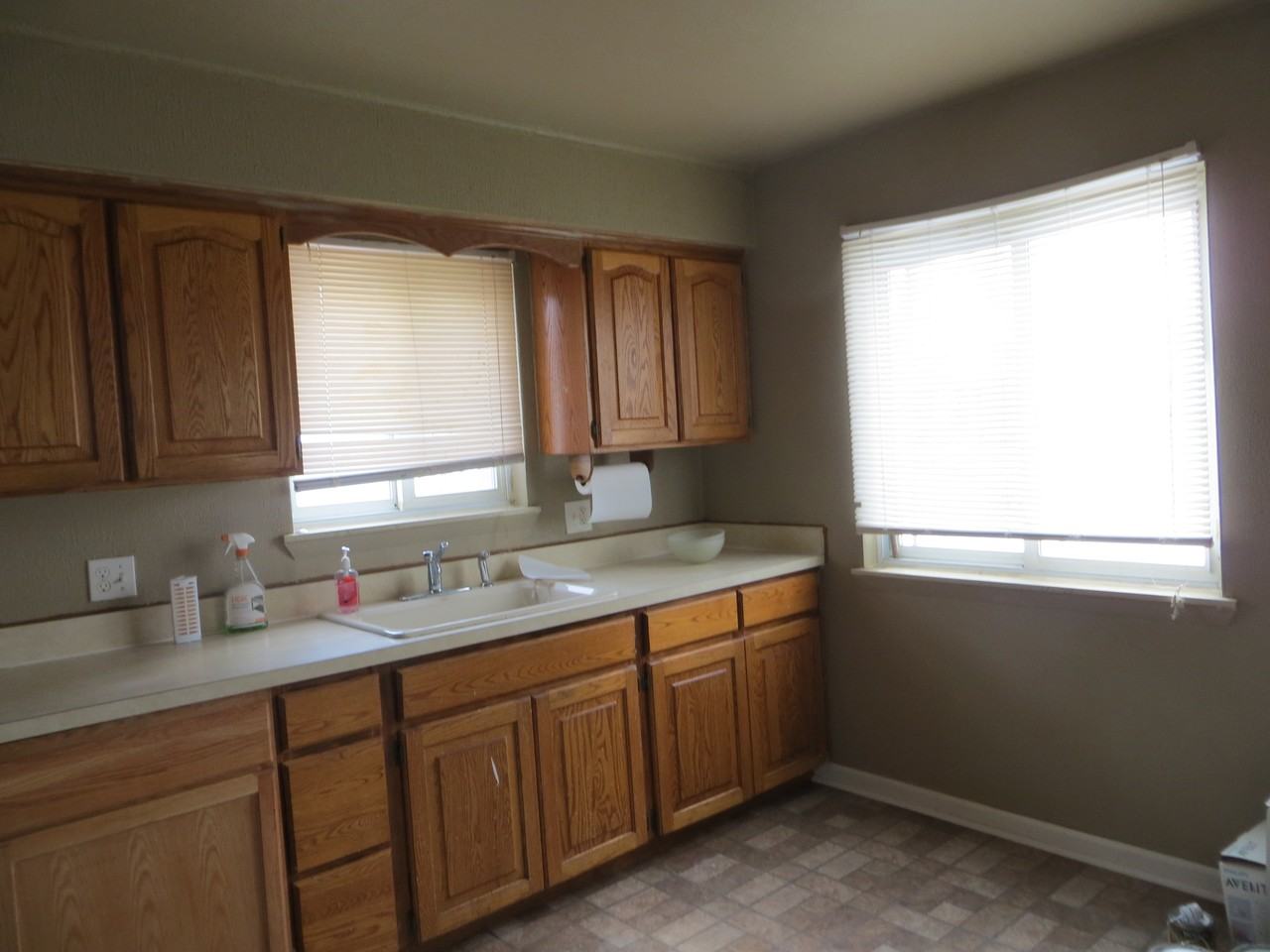 19557 Broadacres St - Photo 3 of 8