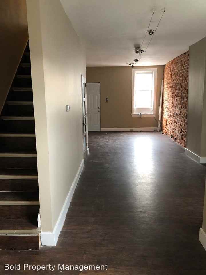 541 Mulberry St - Photo 3 of 9