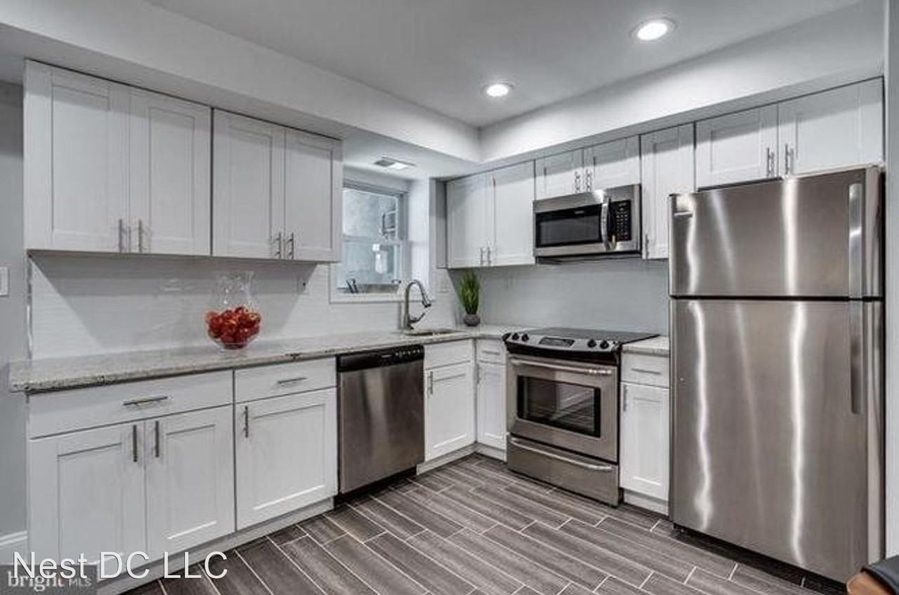 3740 9th St Nw #B - Photo 3 of 9