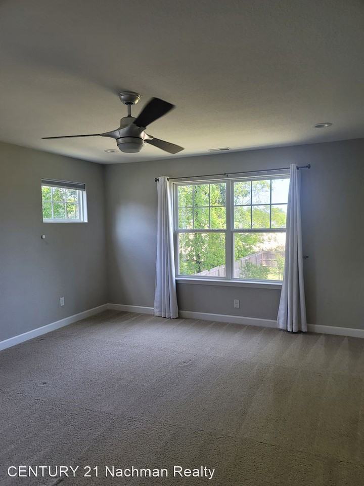 2552 Woolsey St - Photo 3 of 16