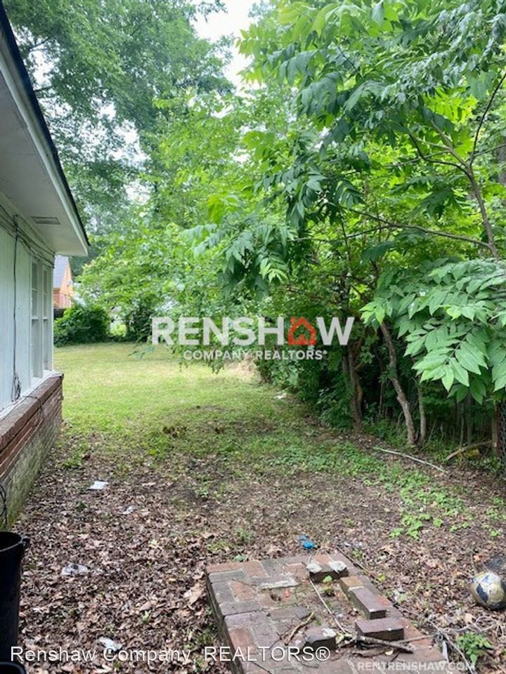 3364 Rosamond Ave - Photo 3 of 3