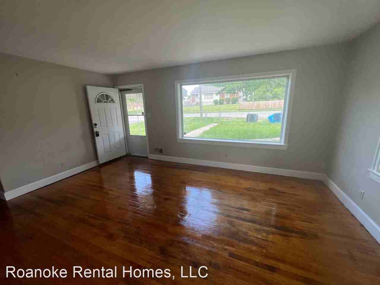 936 Greenhurst Ave Nw - Photo 2 of 6