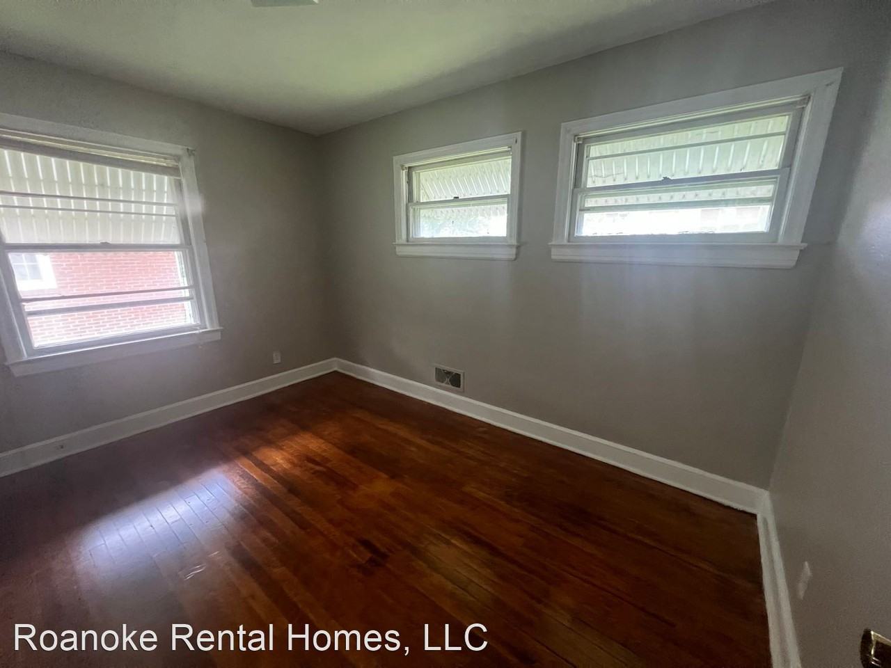 936 Greenhurst Ave Nw - Photo 3 of 6