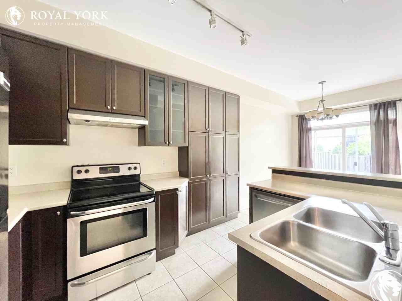 1062 Ryckman Common - Photo 3 of 33