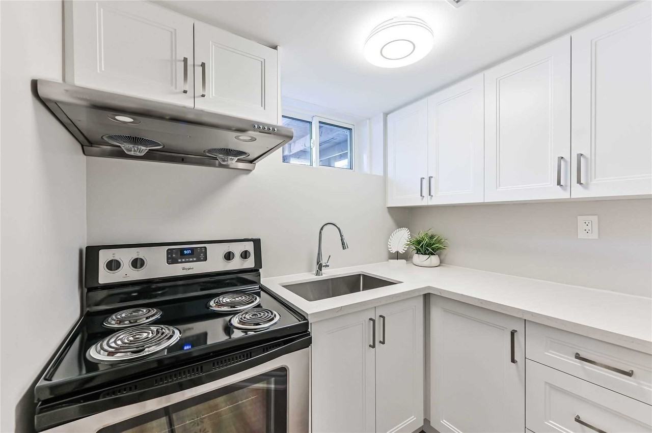 123 Bowman Ave - Photo 3 of 11