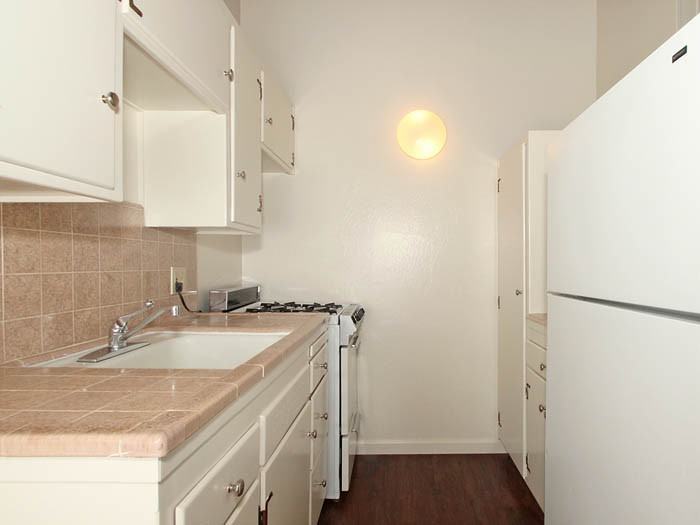 559 Matadero Ave #09