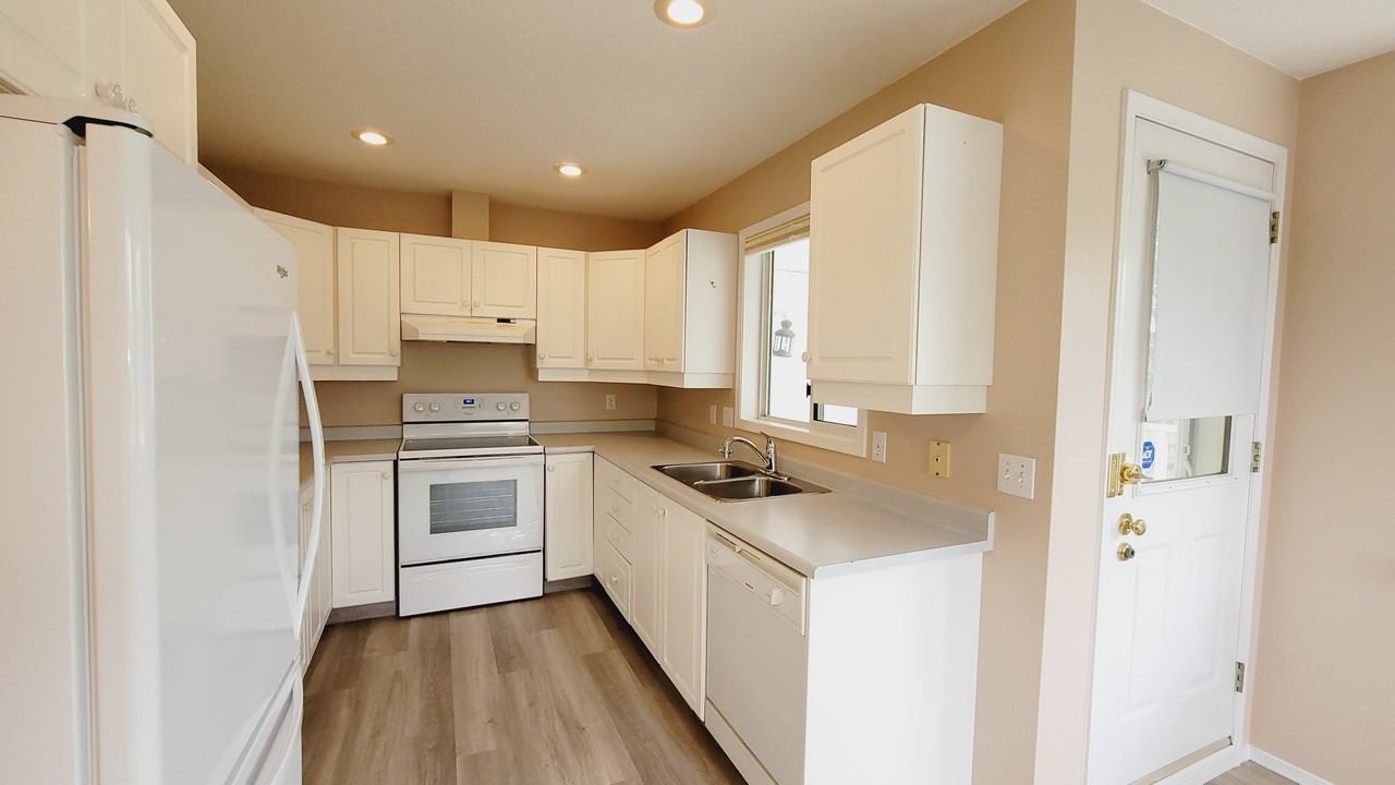 9449 156 St Nw - Photo 2 of 34